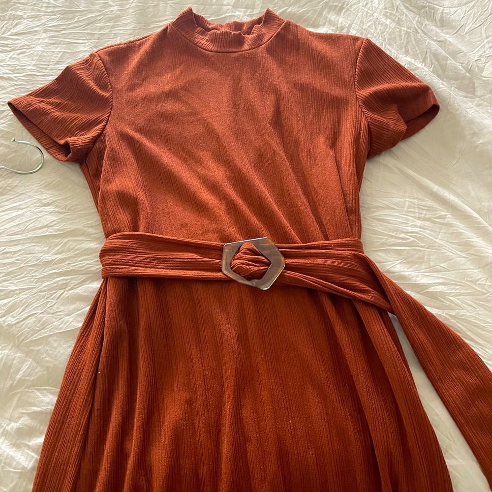 Brown/orange sleeve dress with added belt